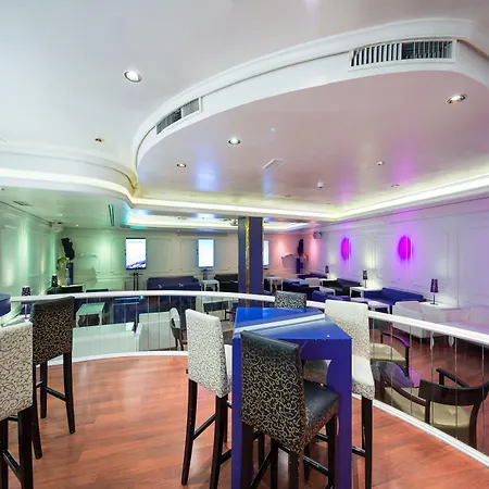 巴塞罗卡门格拉纳达酒店 酒店